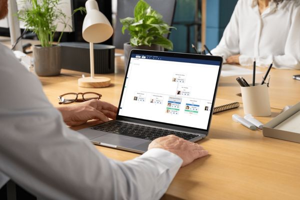 Bridging HR & IT: How org.manager de-risks HRIS migrations